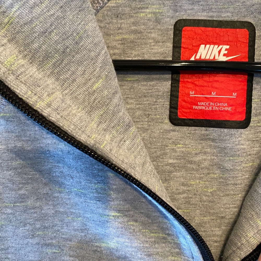 Nike tech jacket - Picture 3 of 3